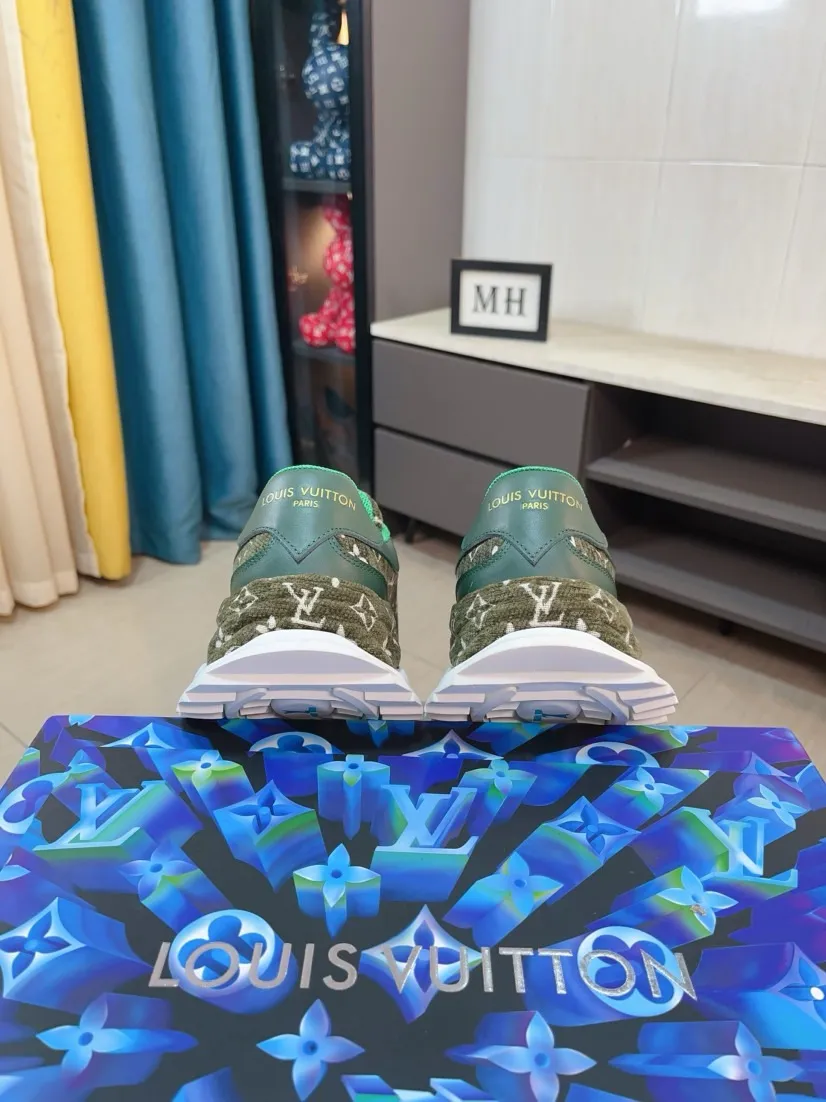 Men's men's shoes 💰580🌸🌸 LV style is novel and fashionable, the upper is made of imported cowhide + LV special materials! Super trendy design! It’s eye-catching! The leather is soft, delicate, shiny and translucent, showing the ultimate in pure handcraftsmanship, and the mesh is soft, comfortable and breathable! Size: 39-44 (38 45 customized)